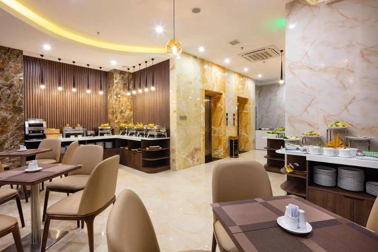 Amber Hotel Managed By Ht Nha Trang 3*,